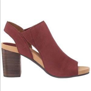 Lucky brand LK-saundra leather peep toe pumps   10M